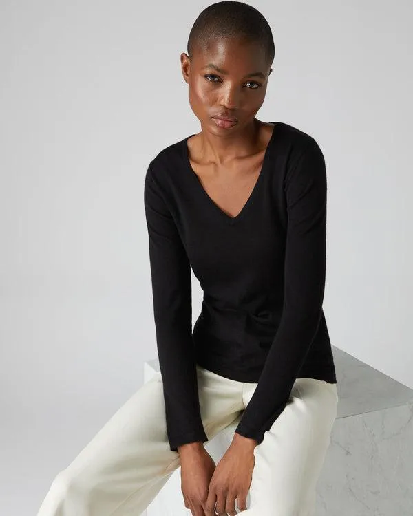 Women Women039s Superfine V Neck Cashmere SweaterIn Black Black NPeal Tops and Tshirts